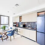 Stylish 2 Bedrooms Apt Across Dubai Opera