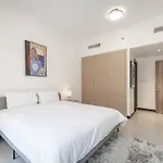 Modern 1 Bedroom In Aria Residence