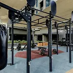 Studio Revved-Up In 15 Northside With Pool And Gym