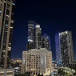 Creek Harbour Retreat: Luxurious 2-Br Apartment