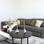 Deluxe Apartment With Panoramic View Near Metro
