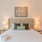 Stylish Waterfront 2 Bed In Dubai Marina