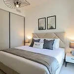 Higuests - Marina Vista Tower 2