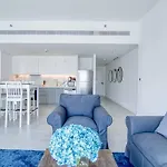 Delightful 1Br In Jbr With Beach Access