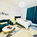Cozy Apartment In Jumeirah Village Circle