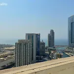 Quiet Studio With Balcony And Roof Top Pool In Dubai Marina