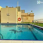 Quiet Studio With Balcony And Roof Top Pool In Dubai Marina