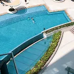 Magnificent Luxurious 2 Bedroom With City Skyline & Sea View