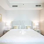 Magnificent Luxurious 2 Bedroom With City Skyline & Sea View