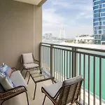 Waves Holiday Home - Waterfront Apartment With Breathtaking Sea Views