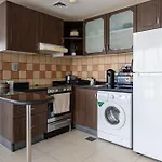 Livin\' Holidays - Stunning 1Br Corner Unit Next To Dmcc Metro