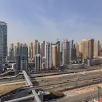 Livin\' Holidays - Stunning 1Br Corner Unit Next To Dmcc Metro
