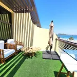 Sea Facing Large Beachfront Dubai Palm Jumeirah Studio