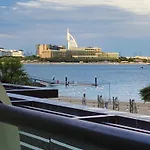 Sea Facing Large Beachfront Dubai Palm Jumeirah Studio