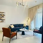 2-Bed Haven In Downtown Oasis Near Burj & Dxb Mall