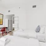2 Bedroom With Direct Free Beach Access - Al Bateen Towers