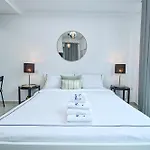 Luxury Escapes - Spacious Studio With Balcony & Marina View - Bay Central