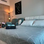 Warm Cozy Partial Sea View Apt In Dubai Marina With Modern Gym & Pool, Steps To Jbr Beach, Marina Walk & Metro