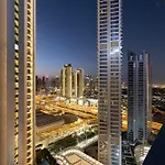 2 Minute Walk To Dubai Mall - 3 Bedroom Burj Khalifa View With Pool And Spa