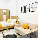 Elegant Studio: Your Perfect Stay In Dubai