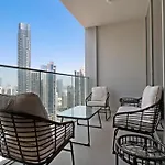 Vayk - Boho Modern 3 Bhk Apartment In Dubai Downtown