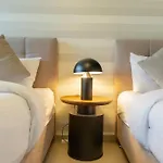 Burj & Fountain Views - Large Apt For 12 Guests!