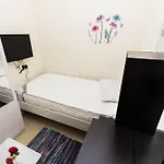 Roomy Dubai Hostel Small Rooms And Partitions At Marina