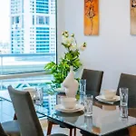 Stunning Skyline- Lake View Modern Cozy Apartment