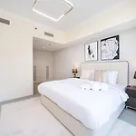 Stylish Upgraded 1 Bedroom Marina Escape