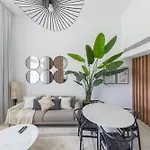 Designer Apartment Next To Burj Al Arab & Beach