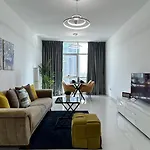 Charming One Bedroom In Marina