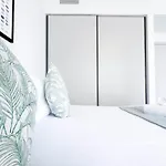 Cozy Beachfront 2B & Balcony In Marina Vista