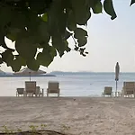 Elegant 3Br Apartment With Private Beach Access