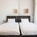 Elegant 2Br Ensuite With Canal & Burj Khalifa View