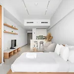 Sandwell\'S Luxury Apartment With Pool, Gym And Bbq Area