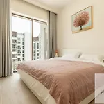 2 Bedroom Modern Corner Unit At Dch