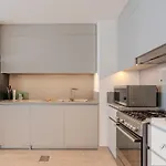 2 Bedroom Modern Corner Unit At Dch