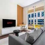 Chic Apartment In The Heart Of Dubai With Pool