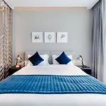 A Living-Modern Studio Apartment With Balcony & Canal View At Prive 2507B ,Business Bay