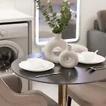 Elegant 1Br L Breathtaking Boulevard Views
