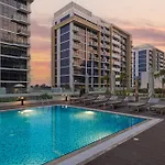 Elegant 1Br L Breathtaking Boulevard Views