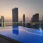 Savis Home -Radiant Dubai Ain & Dubai Marina View