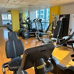 Cozy Marina View Apartment With Modern Gym & Pool, Steps To Beach & Metro