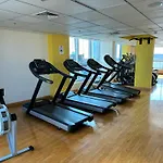 Cozy Marina View Apartment With Modern Gym & Pool, Steps To Beach & Metro
