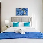 Luxe 2 Bedroom With Private Office