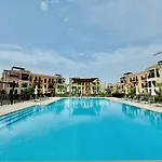 Venduras - Spacious 4-Bedroom Luxury Villa In La Mer, Dubai