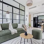 Modern 2Br Gem In Dubai Hills