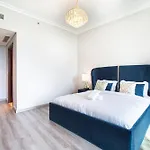 Magnificent 3 Bedroom Luxury Apartment With Burj Khalifa View
