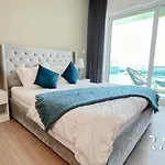 Rare Holiday Homes - Lake View - Near Me\'Aisem City Centre - The Crescent Tower A - Dubai Production City - R910