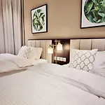 Stunning 2Br Prive Apartment